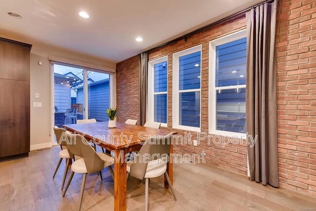 Building Photo - 1112 S Grant St