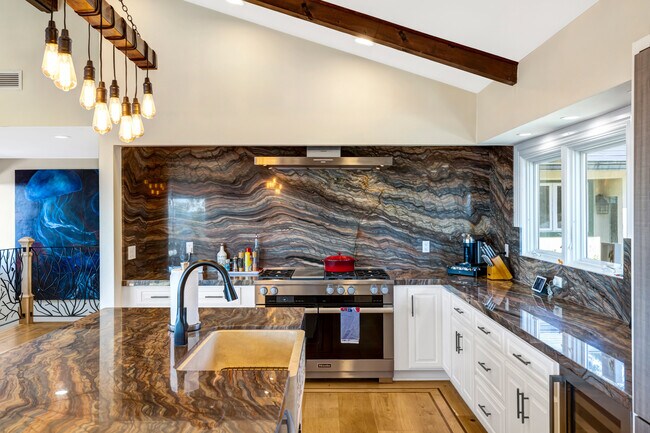 Building Photo - 22533 Majestic Dr