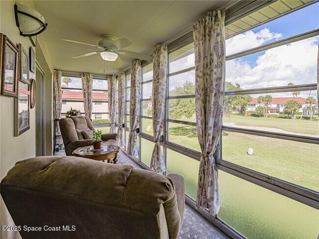 Building Photo - 1 Vista Palm Ln