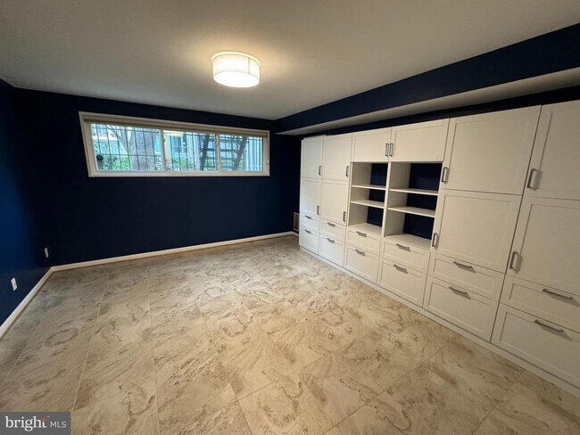 Building Photo - 241 G St SW