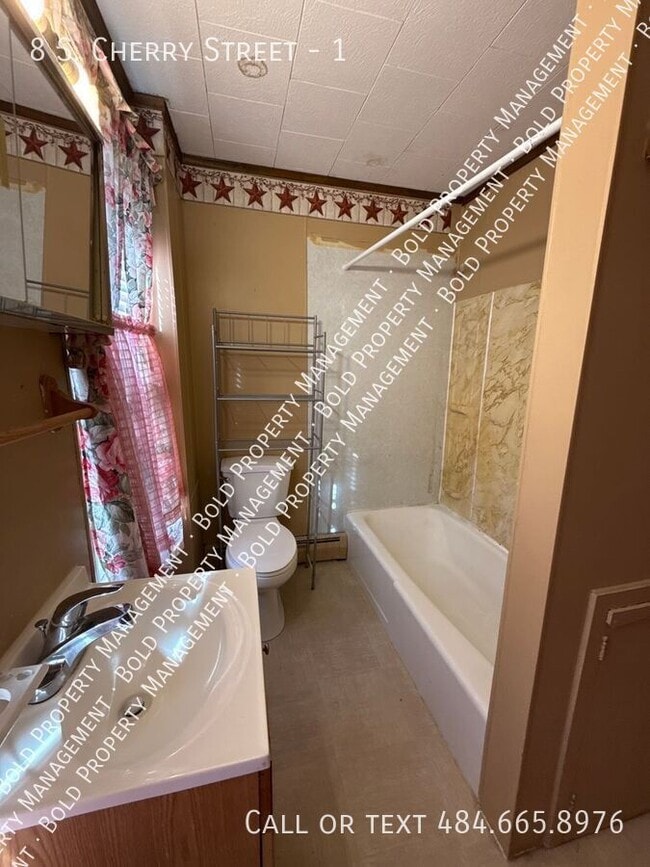 Building Photo - 8 S Cherry St