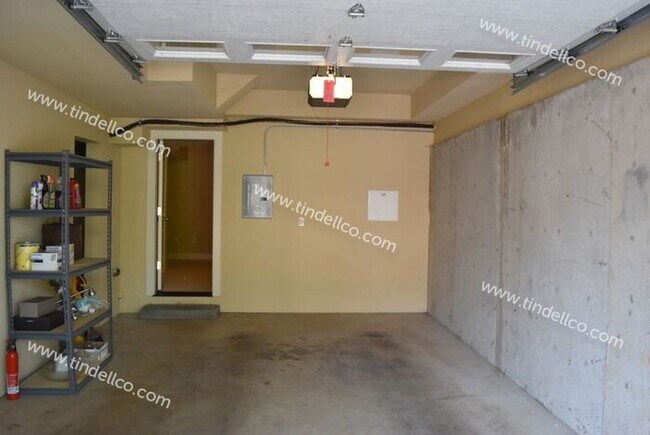 Building Photo - Beautiful and Spacious 3 Bedrooms, 2.5 Bathrooms in Raleigh Hills!