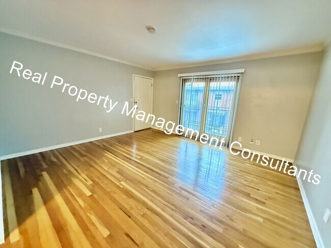 Building Photo - 1 Bedroom in Westport
