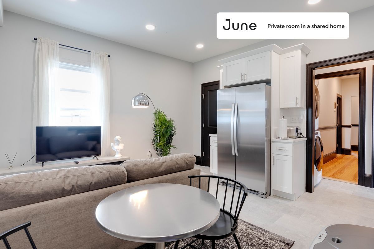 Building Photo - Room in Shared 4 bed/1.5 bath home in South Boston