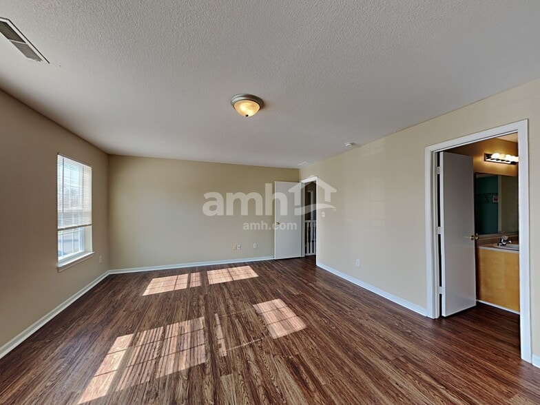 Building Photo - 7214 Dublin Ln