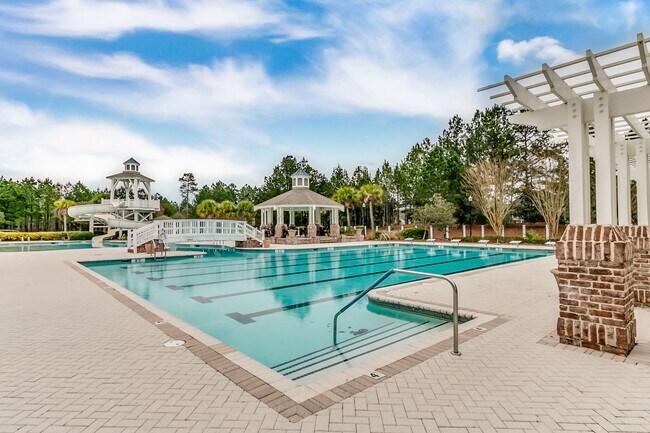 Building Photo - Move-In Ready 3-Bedroom Villa in Gated Savannah Quarters!