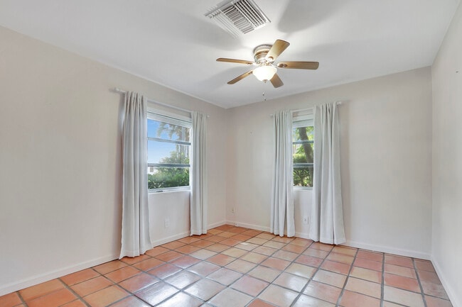 Building Photo - 8336 SE Palm St