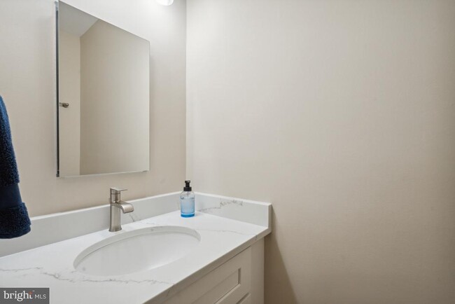 Building Photo - 6257 Harbin Dr