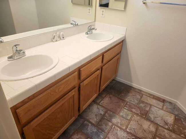 Building Photo - Charming Single-Story 3-Bedroom Home with Spacious Backyard