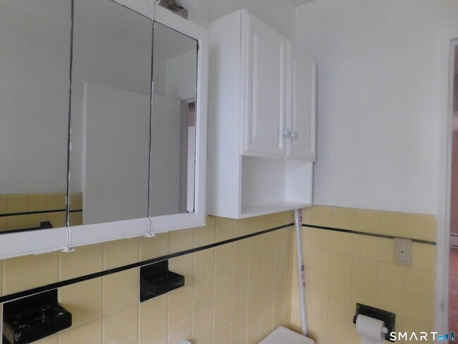 Building Photo - 45 Oakview Cir