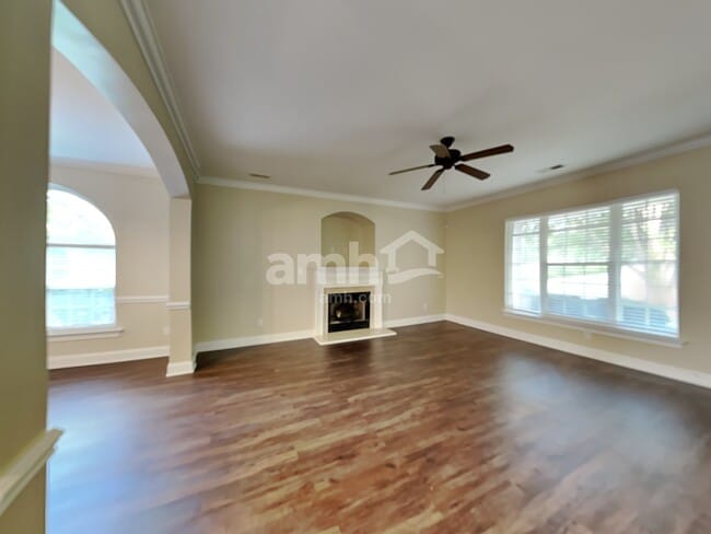 Building Photo - 16527 Ambassador Park Dr