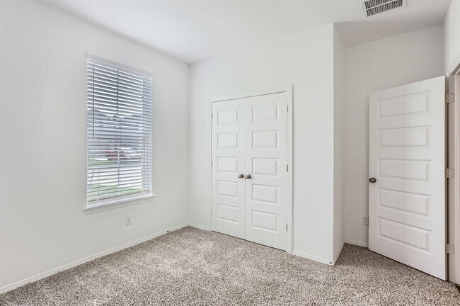 Building Photo - 25617 Microstar Wy