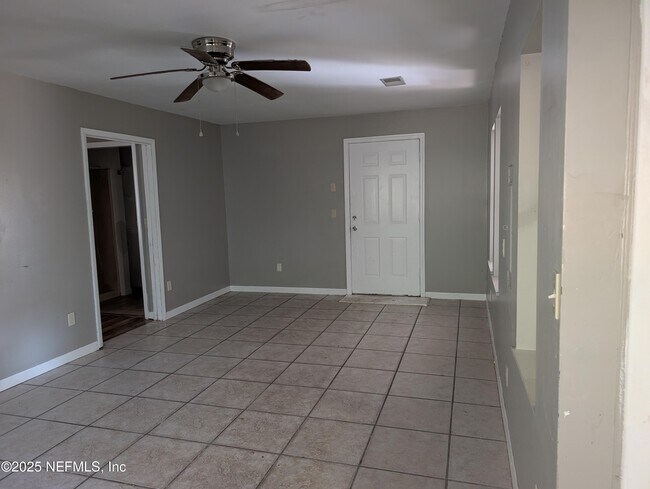 Building Photo - 220 2nd Way