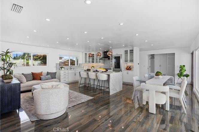 Building Photo - 496 E 16th St