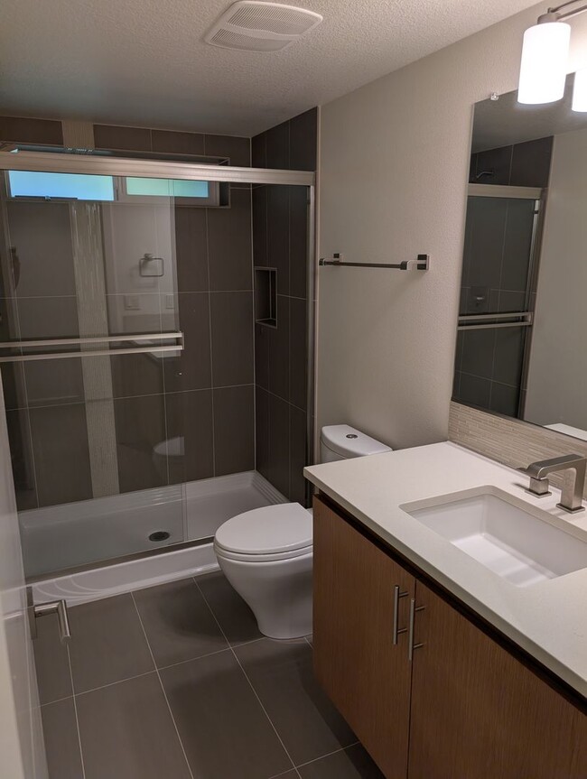 Building Photo - Stunning Modern Home in South Burlingame -...
