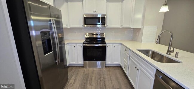 Building Photo - 2542 VERONA Pl