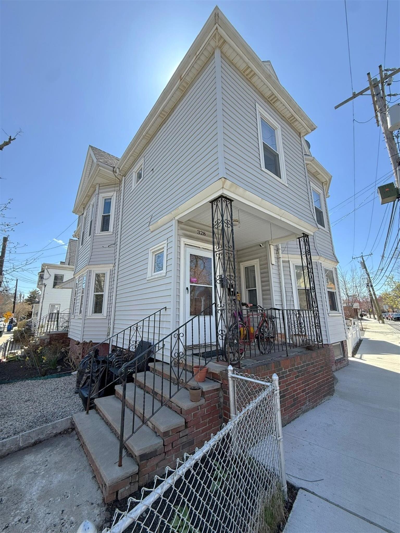 Building Photo - 328 Washington St
