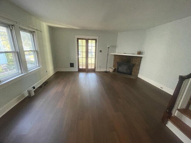 Building Photo - 339 Oak Rd