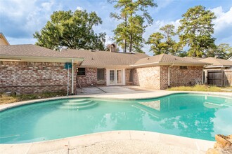 Building Photo - 12910 Shady Knoll Ln