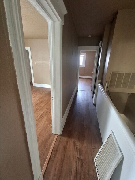 Building Photo - 1558 N Main St