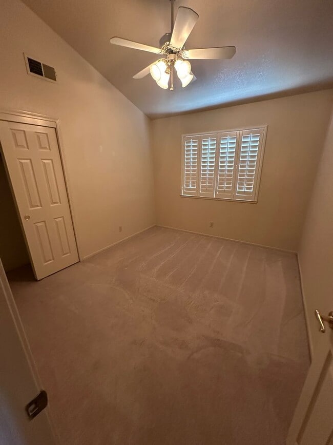 Building Photo - Beautiful 3 bedroom!