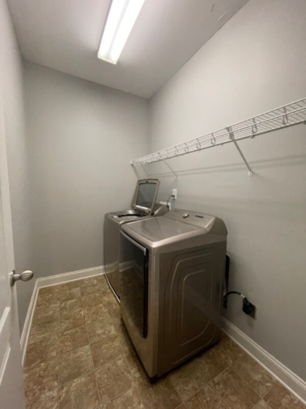 Building Photo - 205 Birdie Ct