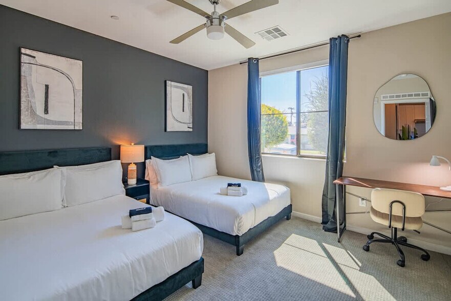 Building Photo - 777 E Stella Ln