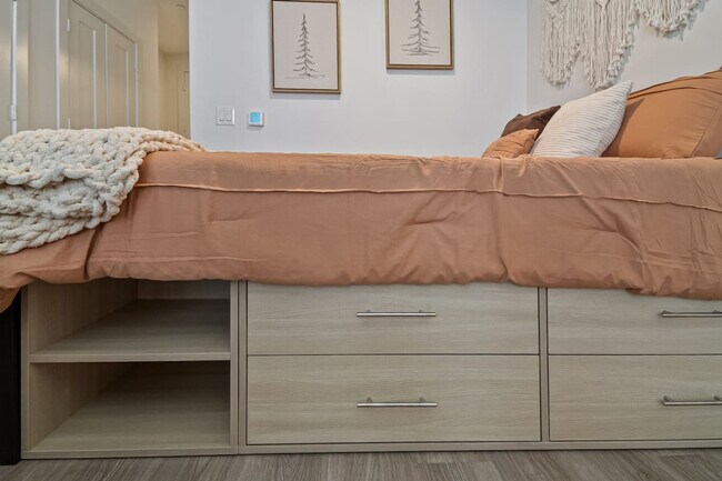 Building Photo - 701 Richmond Ave.