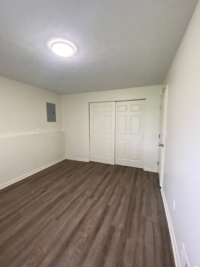 Building Photo - 1543 Hubbard Rd