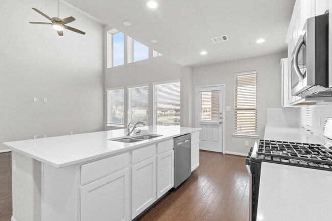Building Photo - 29650 Kynndal Shore Dr