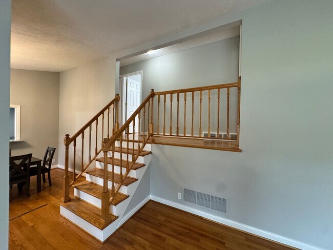 Building Photo - Spacious 4 Bedroom in Fern Creek