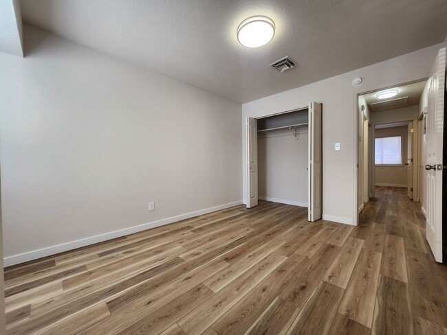 Building Photo - 1421 Anita St