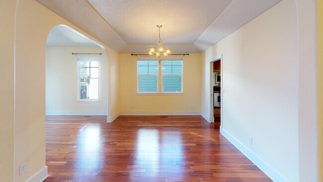 Building Photo - BETHANY LUXURY HOME! NO MOVE-IN DEPOSIT wi...