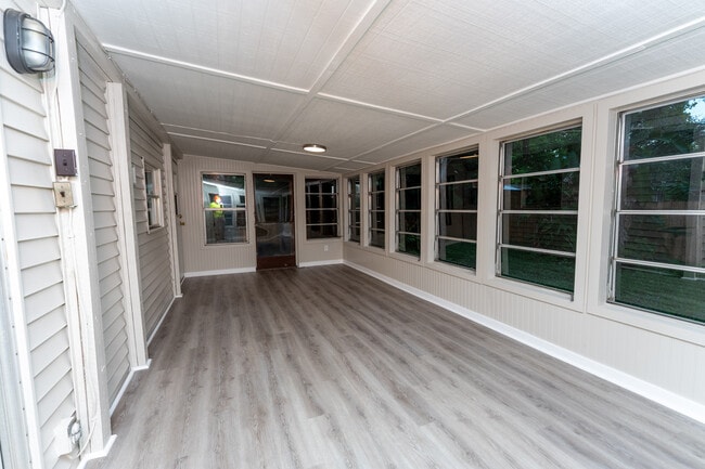 Building Photo - 9355 Lake Dr