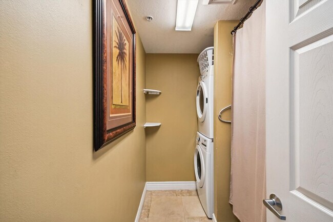 Building Photo - 15900 Front Beach Rd