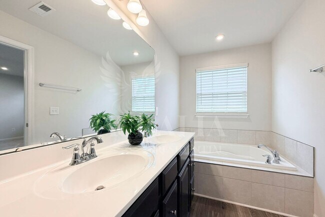 Building Photo - 428 Cross Country Way