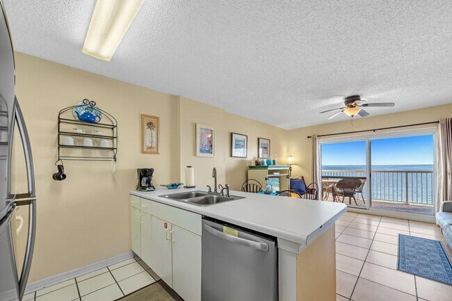 Building Photo - 561 E Beach Blvd