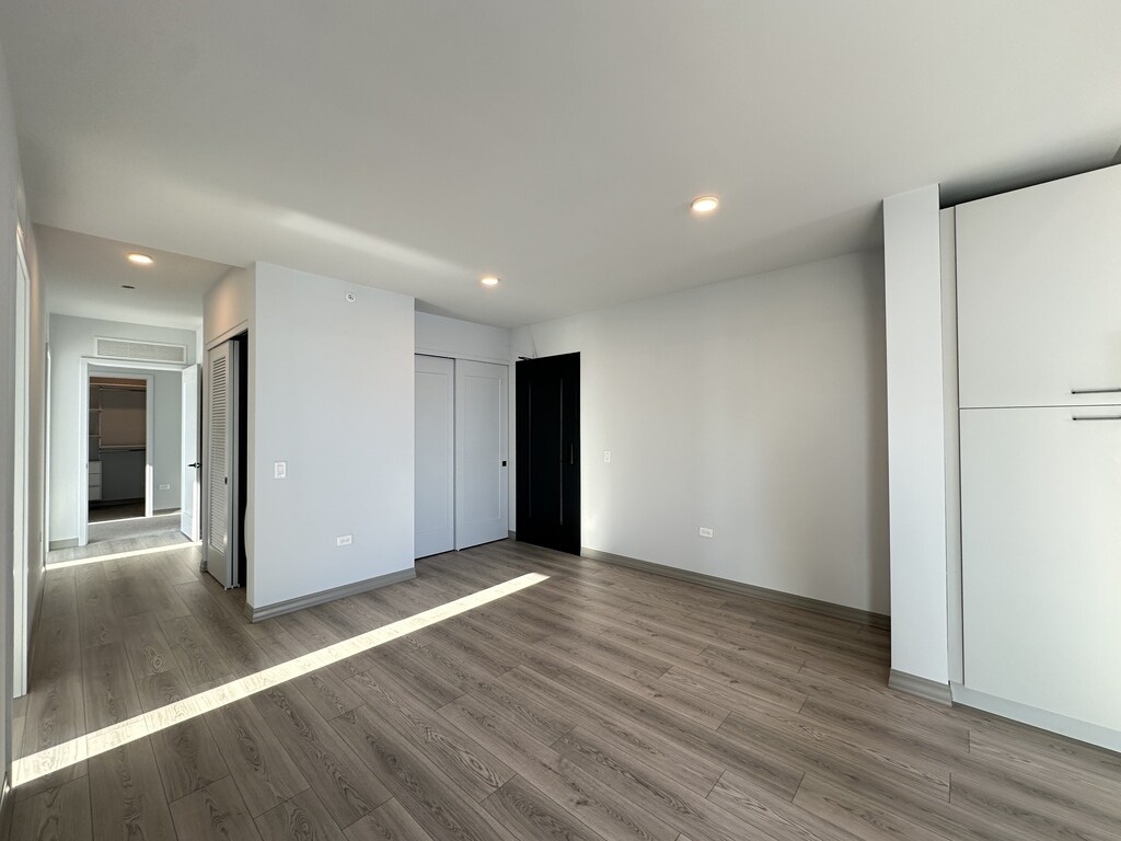 Building Photo - 2155 N Elston Ave