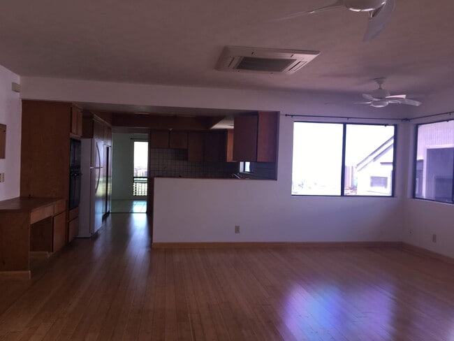 Building Photo - 98-673  KAAHELE STREET
