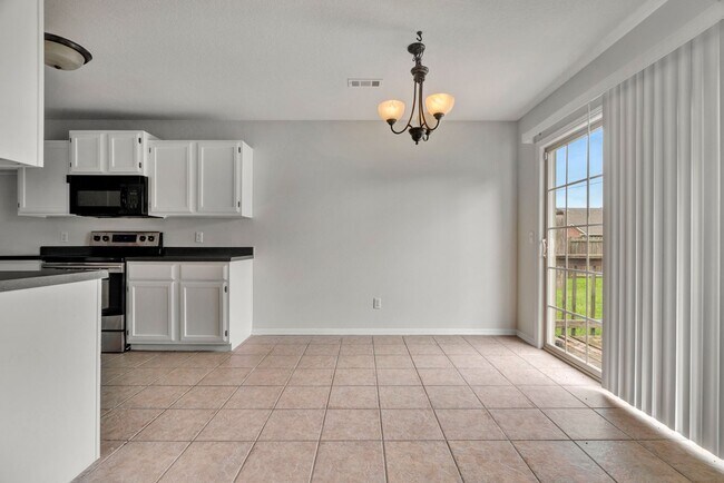 Building Photo - Fresh 3 Bed 2 Bath home in great location!