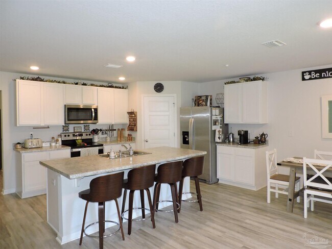 Building Photo - 5903 Laurel Oak Dr