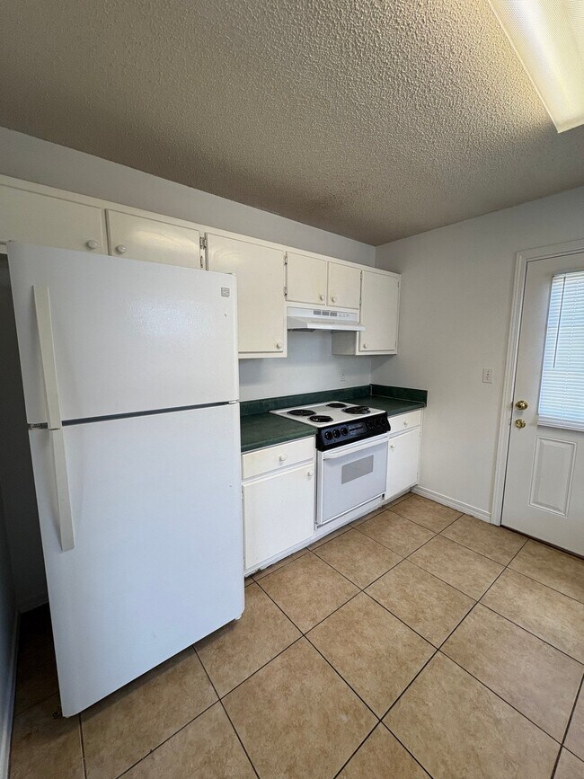Building Photo - 953 Southern Oaks Ct