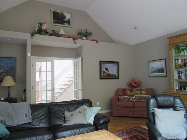 Building Photo - 18 Fox Run