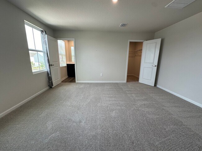 Building Photo - Welcome Home - Modern Updates, Spacious Living & Lasting Charm