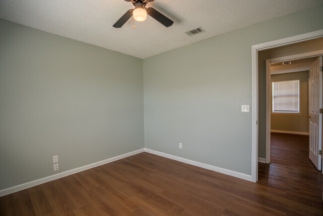 Building Photo - 1464 Flo Zechman Dr