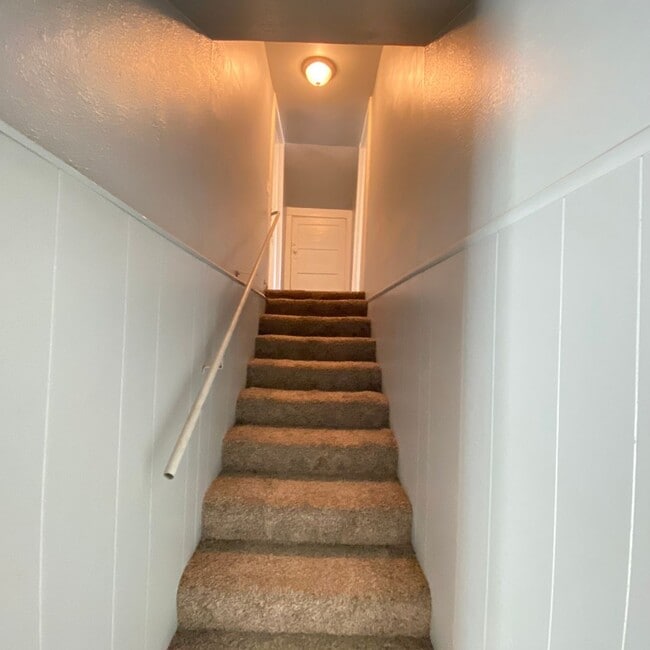 Building Photo - $0 First Month's Rent / $0 Deposit at Move-in