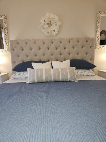 Building Photo - 2028 E River Rd