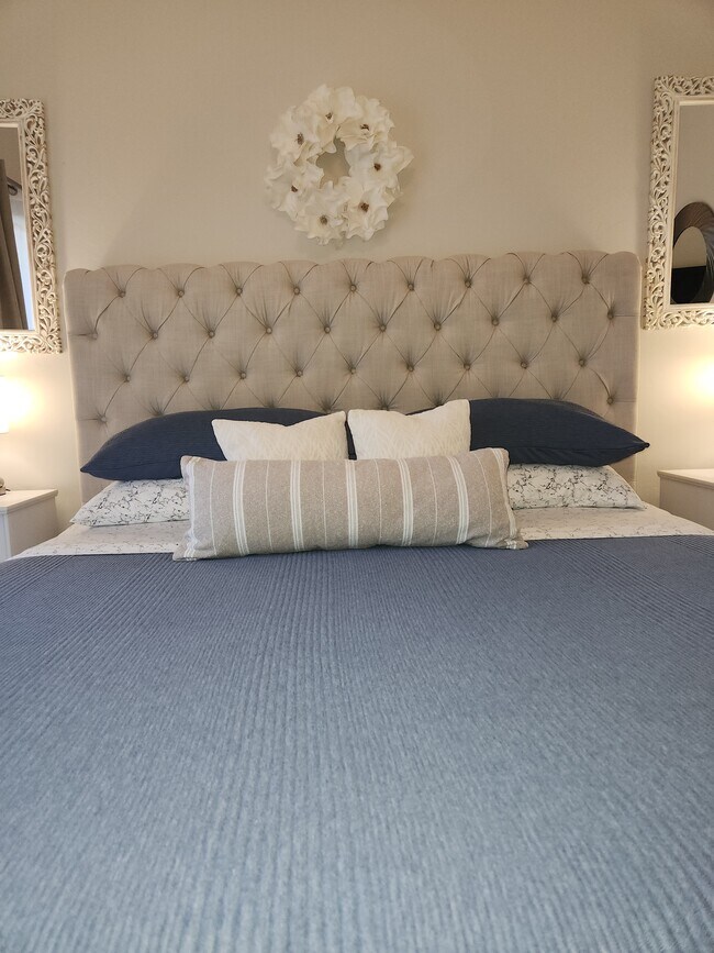 Building Photo - 2028 E River Rd