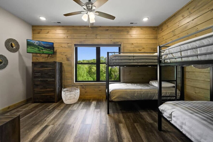 Building Photo - 2609 Stonebrook Dr