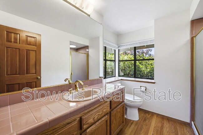 Building Photo - 618 Banister Ln